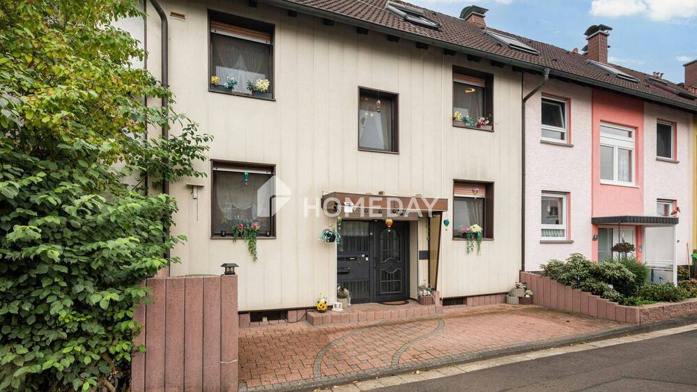 Thumbnail-Zweifamilienhaus mit 210 m² Wohnfläche, Wintergärten, Loggia und gepflegtem Gartenparadies