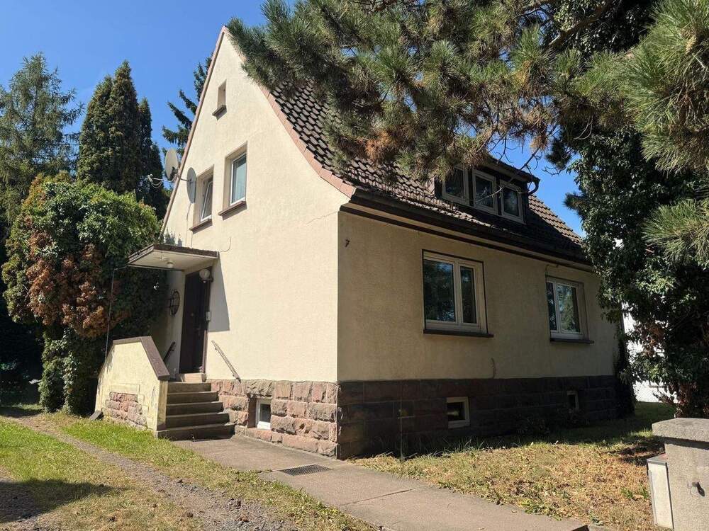 Thumbnail-Zentral gelegenes Ein-bis Zweifamilienhaus mit großem Garten