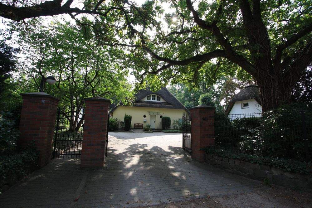 Thumbnail-Rarität: Reetdach-Ensemble mit 3 Einheiten auf parkähnlichem Traum-Grundstück!