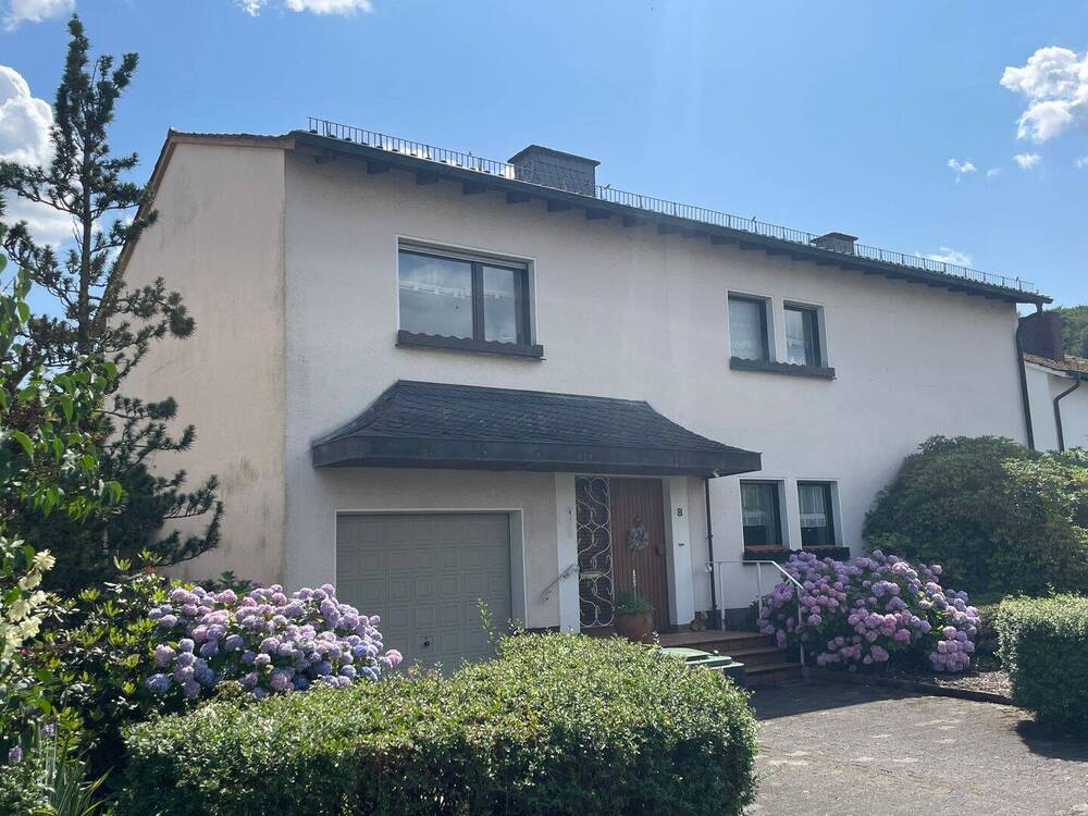 Thumbnail-**Freistehendes Einfamilienhaus mit Garage in Arnsberg-Müschede**