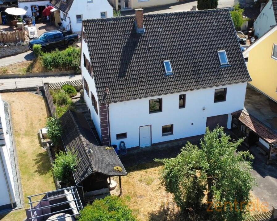 Thumbnail-Zeitlos schön: Altbau-Charme trifft gepflegte Wohnqualität - EFH in Mitteleschenbach