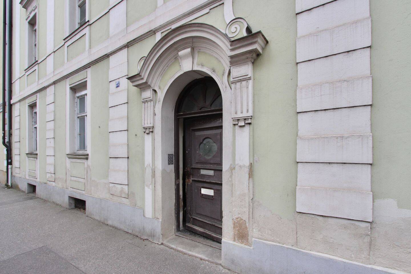 Thumbnail-Historisches Mehrfamilienhaus (Einzeldenkmal) mit 6 Wohneinheiten!