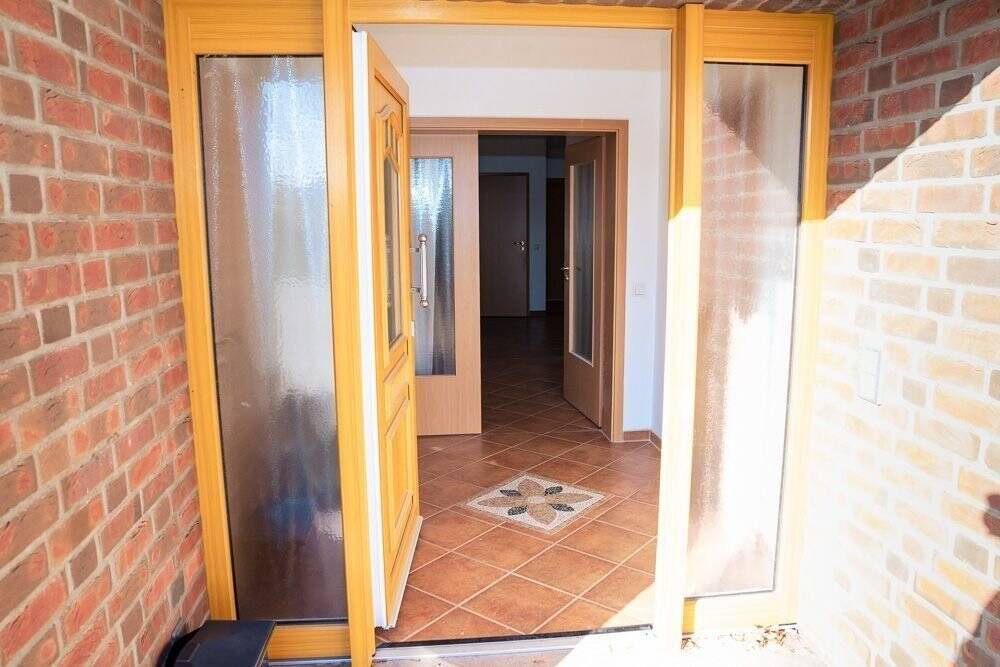 Thumbnail-Großzügiges Wohnhaus mit Betriebsgebäude und Büro in perfekter Lage