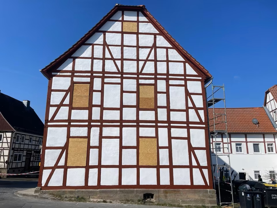 Thumbnail-Ausbauobjekt, Mehrfamilienhaus als Rohbau, Fassade neu, NEUE FENSTER inklusive!