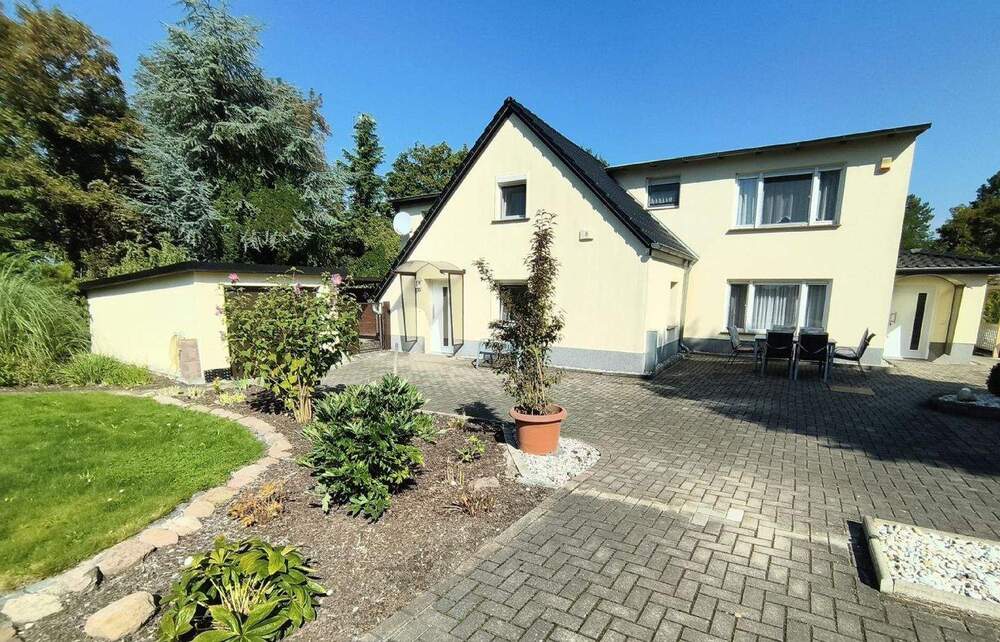 Thumbnail-super Haus für 2 Familien, getrennte Eingänge, großes Grundstück, Pool und top Zustand und sehr ruhige Lage Leipzig