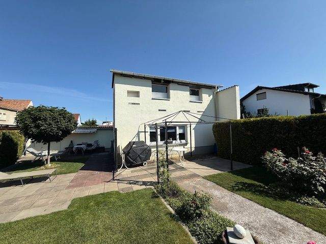 Thumbnail-Großzügiges Einfamilienhaus mit traumhaftem Garten in ruhiger Wohnlage