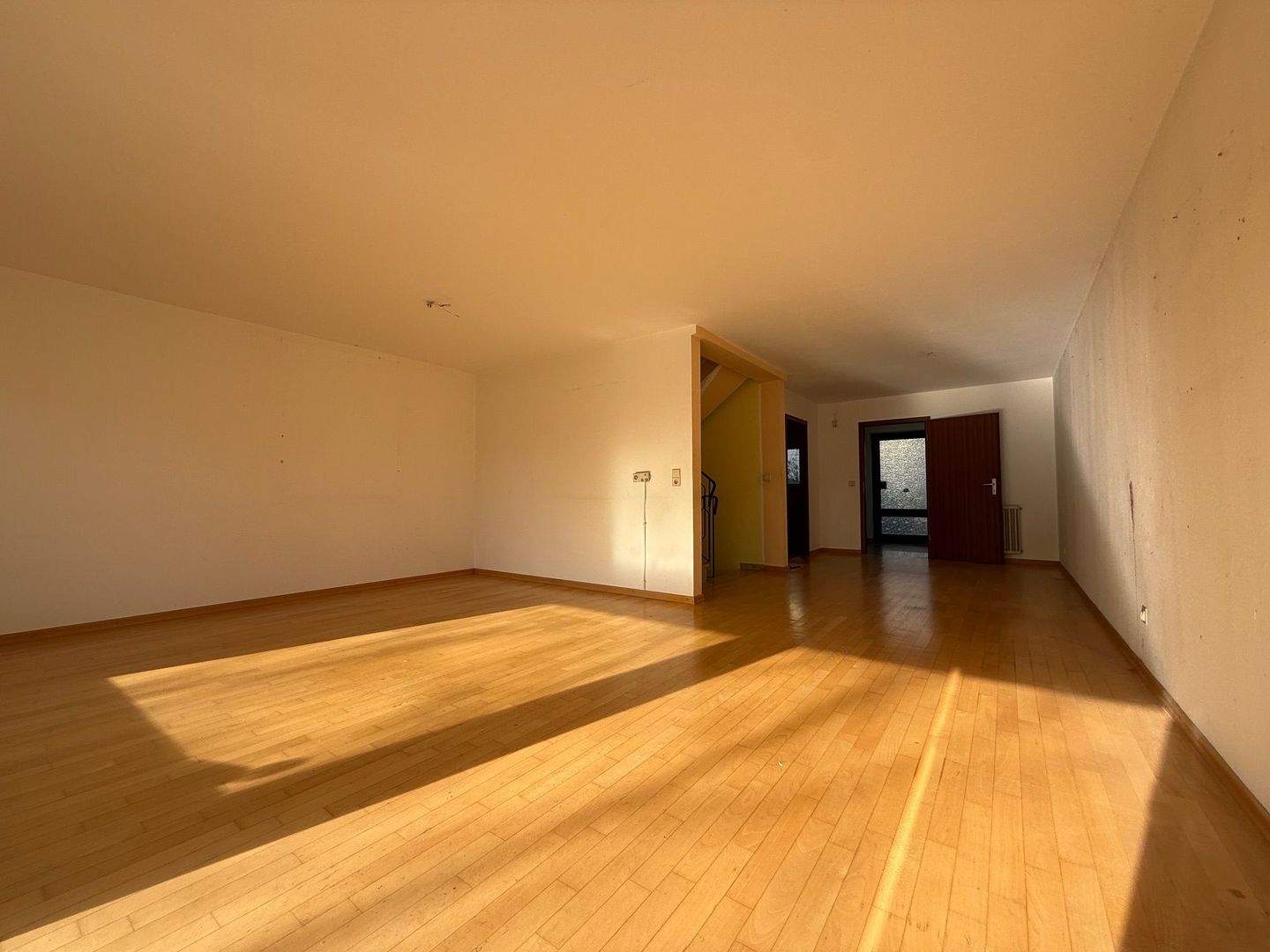 Thumbnail-Charmantes Reihenmittelhaus mit Südgarten und TG-Stellplatz in Mannheim-Rheinau