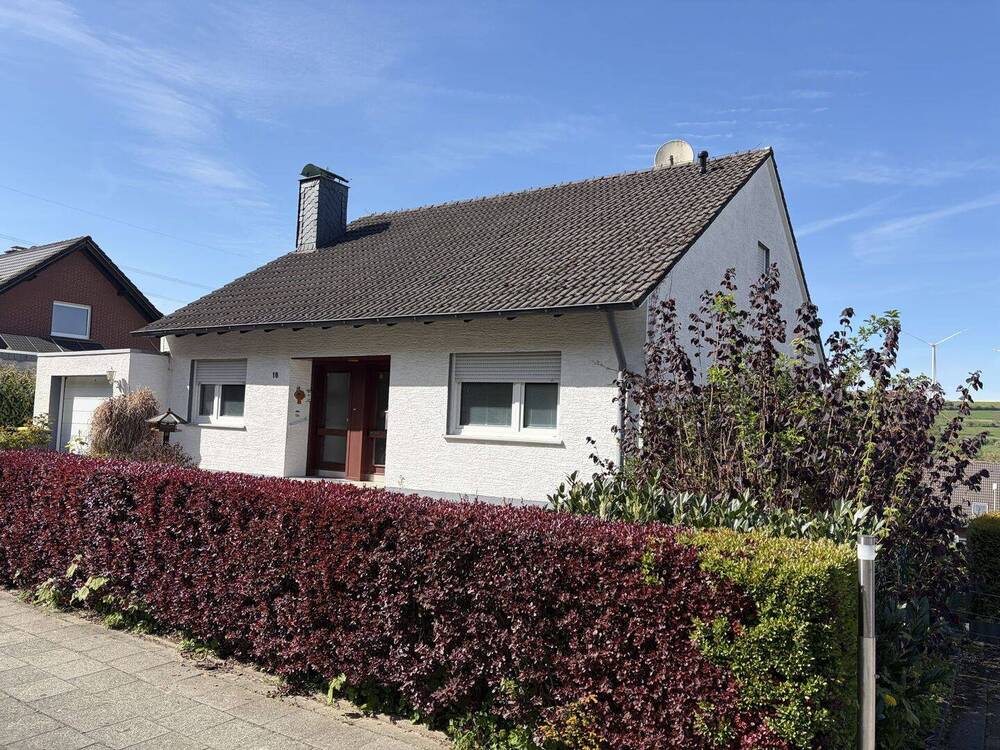Thumbnail-Substanz trifft Potenzial in Atteln - Jetzt anpacken! Gepflegtes Einfamilienhaus in ruhiger Lage.