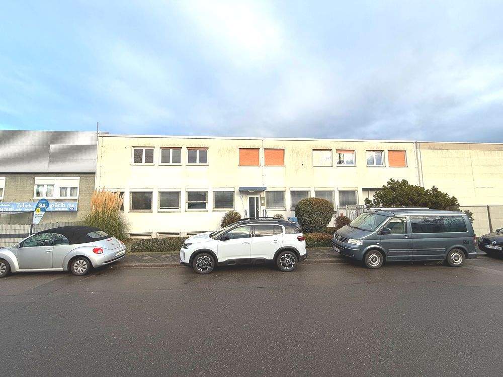 Thumbnail-Top Hallenfläche mit kleinem Büro