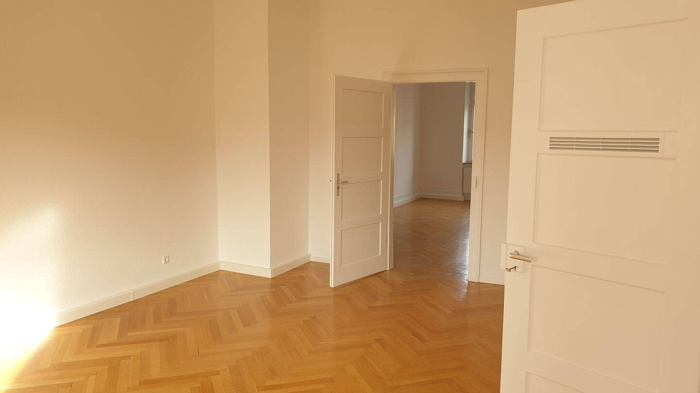 Thumbnail-Charmante, helle 4-Zimmerwohnung mit Balkon und Stellplatz in Stuttgart-Mitte, Heusteigviertel