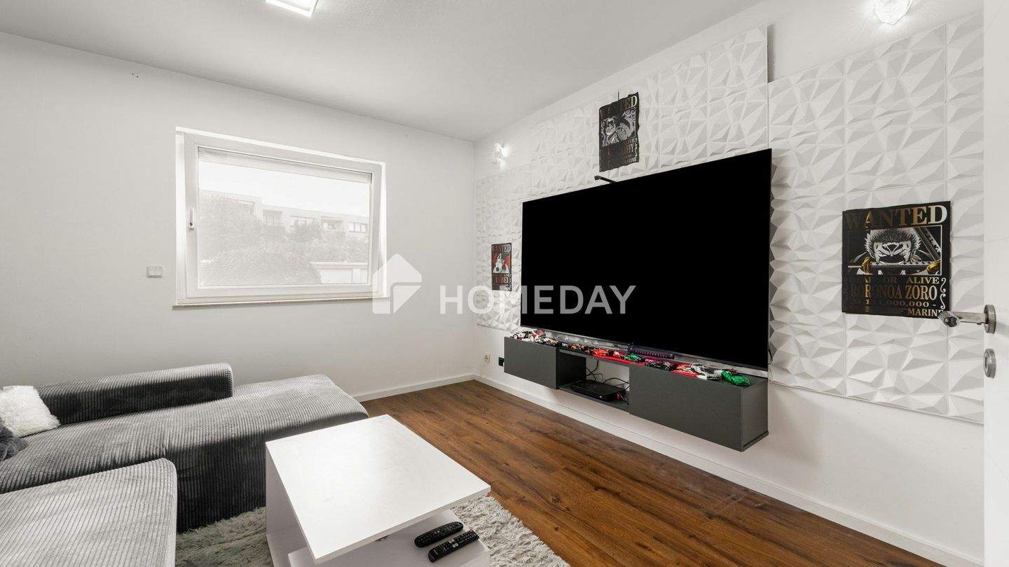 Thumbnail-Helle 2-Zimmer-Hochparterrewohnung - frisch saniert, Stellplatz & Keller inklusive