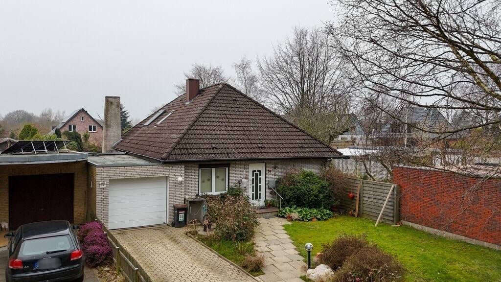 Thumbnail-Einfamilienhaus mit ausgebautem Dachgeschoss und Garage auf schönem Grund!