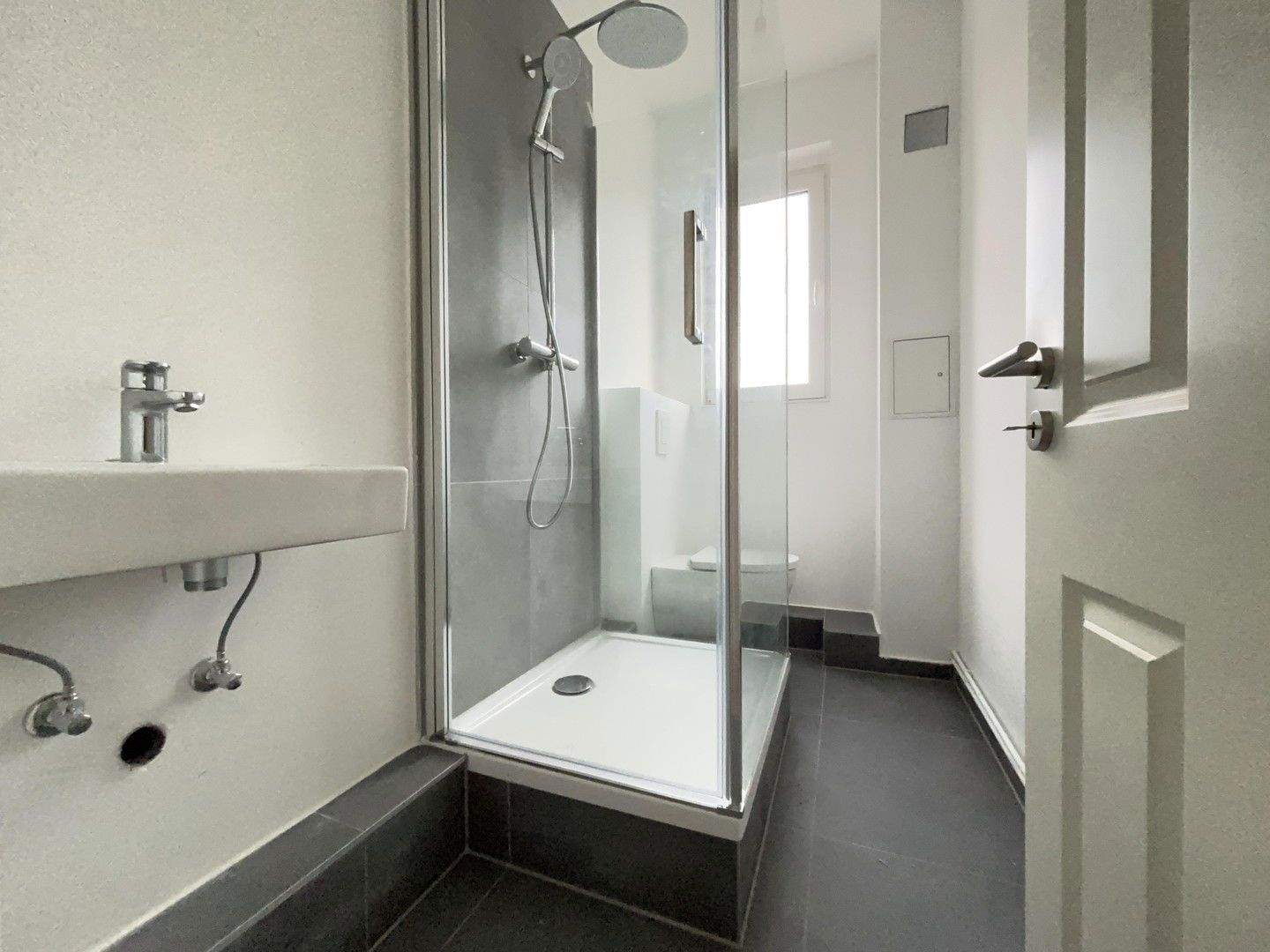 Thumbnail-PROVISIONSFREI: Hochwertig sanierte 2-Zi. Whg. mit Balkon in zentraler Lage