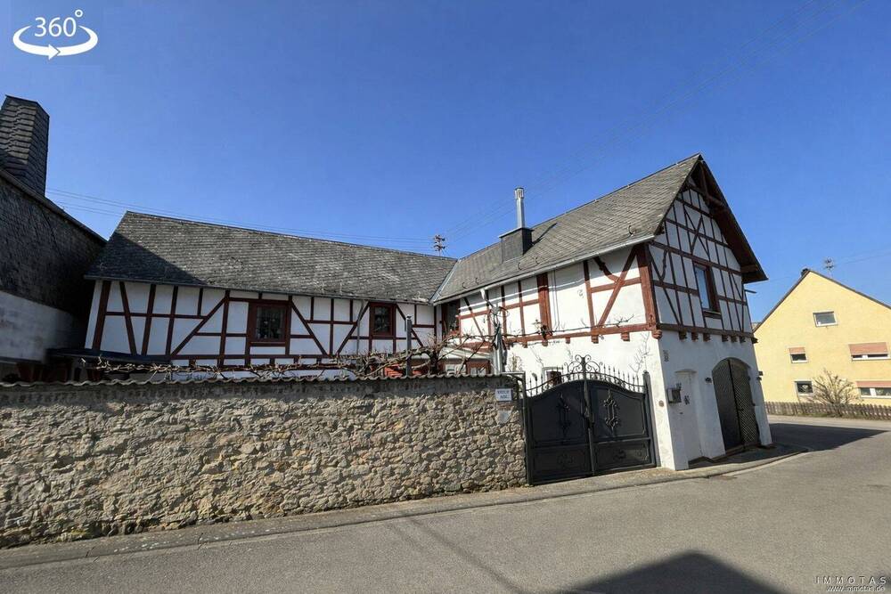Thumbnail-Historisches Einfamilienhaus mit Wintergarten, Kaminöfen & Innenhof - 192 m² Wohnfläche