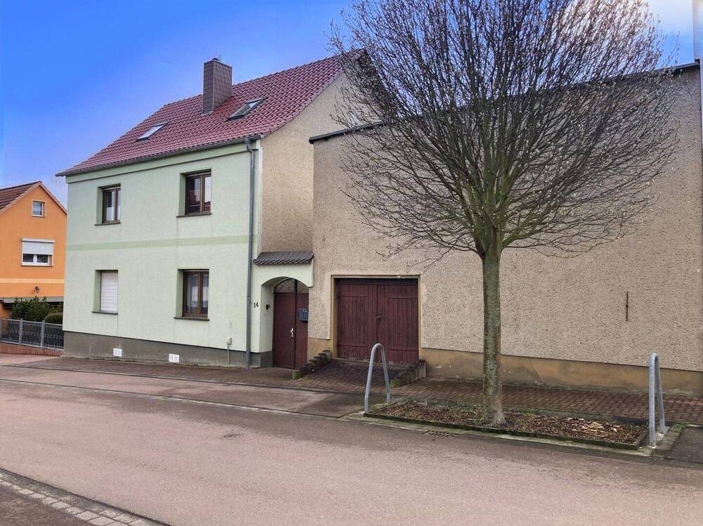 Thumbnail-Solides Wohnhaus mit großzügiger Wohnfläche und Garten !