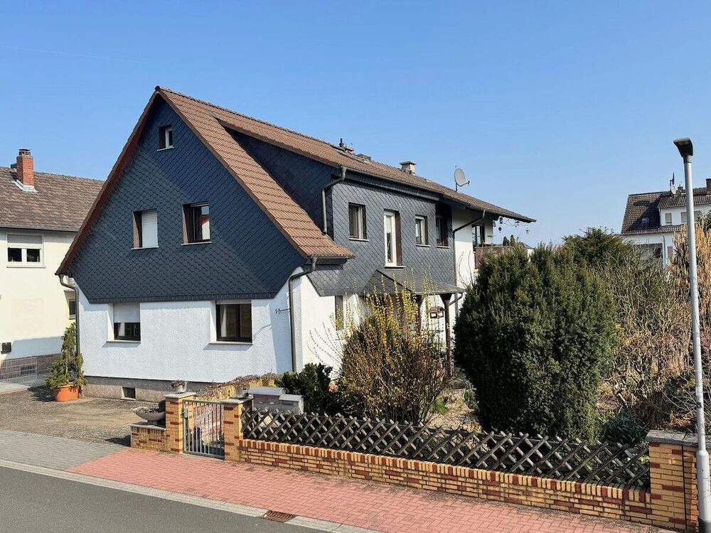 Thumbnail-Sehr gepflegtes Zweifamilienhaus auf einem großzügigen Grundstück direkt in Schaafheim!