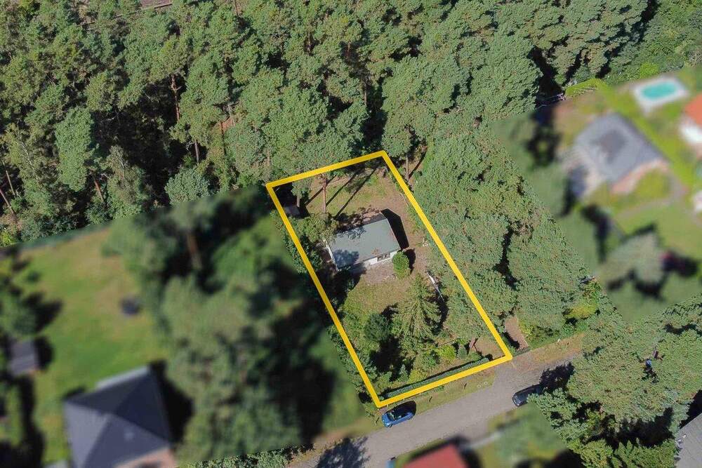 Thumbnail-Großzügiges Baugrundstück mit Abrissobjekt auf ca. 998 m², nach B-Plan bebaubar