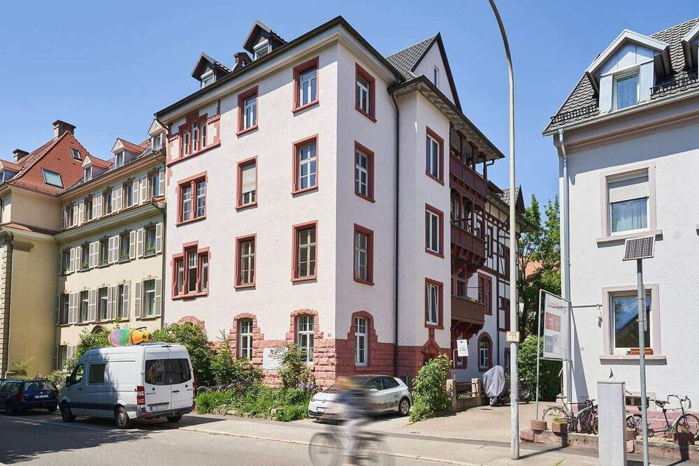 Thumbnail-Altbau-Juwel in der Wiehre 6-Zimmer-Wohnung in saniertem Jugendstil-Stadthaus in 79100 Freiburg