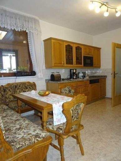 Thumbnail-Gemütliche, helle 4-Zimmer-Wohnung mit Einbauküche in zentraler Lage von Auma zu vermieten