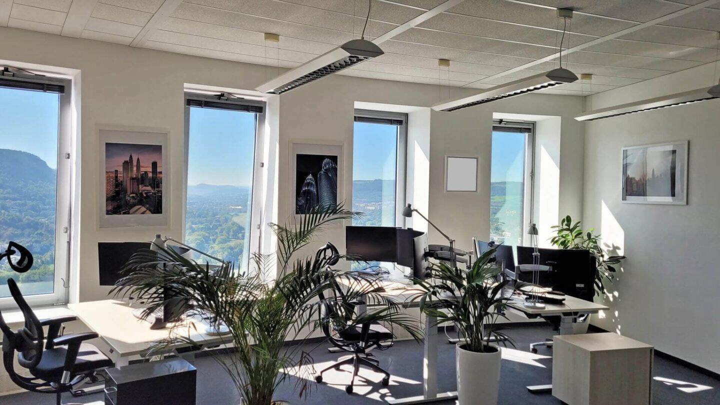 Thumbnail-Helles Büro mit 3 Arbeitsplätzen auf der 24. Etage - All-in-Miete