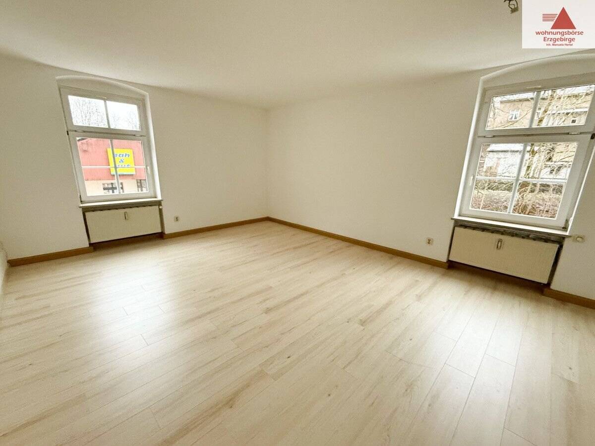 Thumbnail-Geräumige 2-Raum-Wohnung mit PKW-Stellplatz auf der Talstraße in Annaberg-Buchholz!