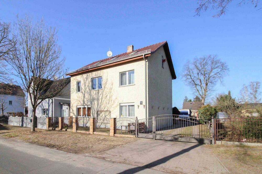 Thumbnail-Viel Platz für die ganze Familie - Großes Einfamilienhaus mit Pool und Nebengelass in Friedrichsthal