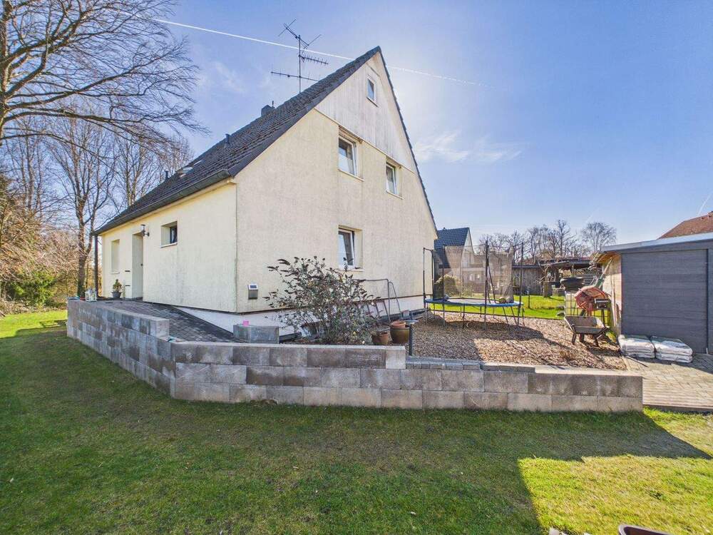 Thumbnail-Viel Platz, großes Grundstück, teilweise modernisiert - Einfamilienhaus mit Potenzial für Familien!