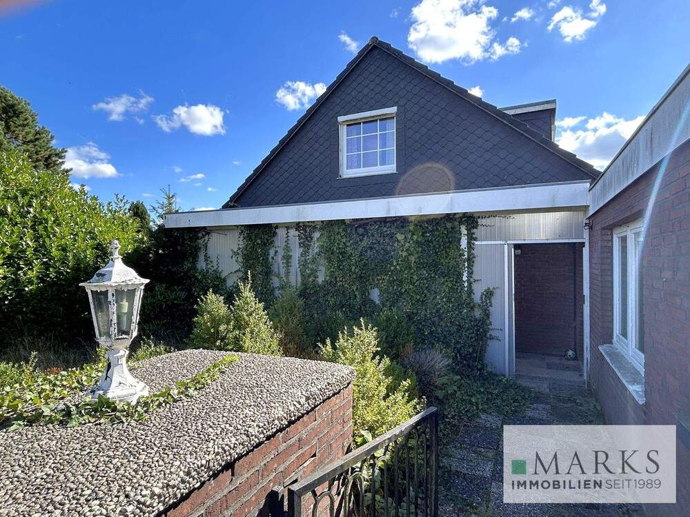 Thumbnail-Großzügiges Einfamilienhaus mit schönem Garten, Doppelgarage und Vollkeller in familiärer Gegend