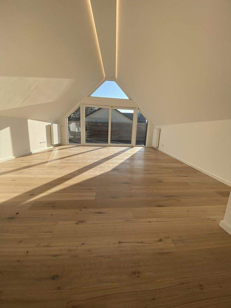 Thumbnail-Alt-Wittlaer: Kernsanierte Premium-Doppelhaushälfte in direkter Rheinnähe