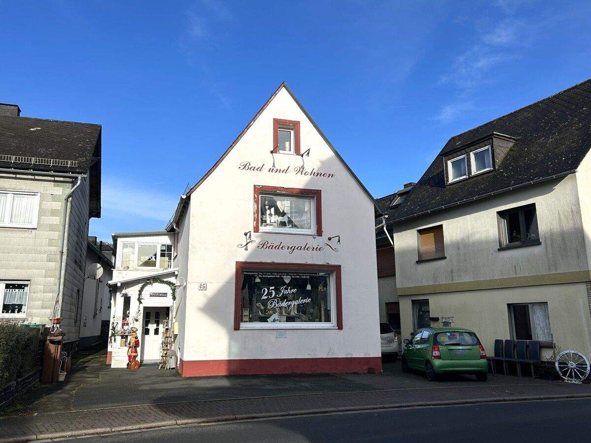 Thumbnail-Hirzenhain: Vielfältig nutzbare Immobilie sucht neuen Eigentümer