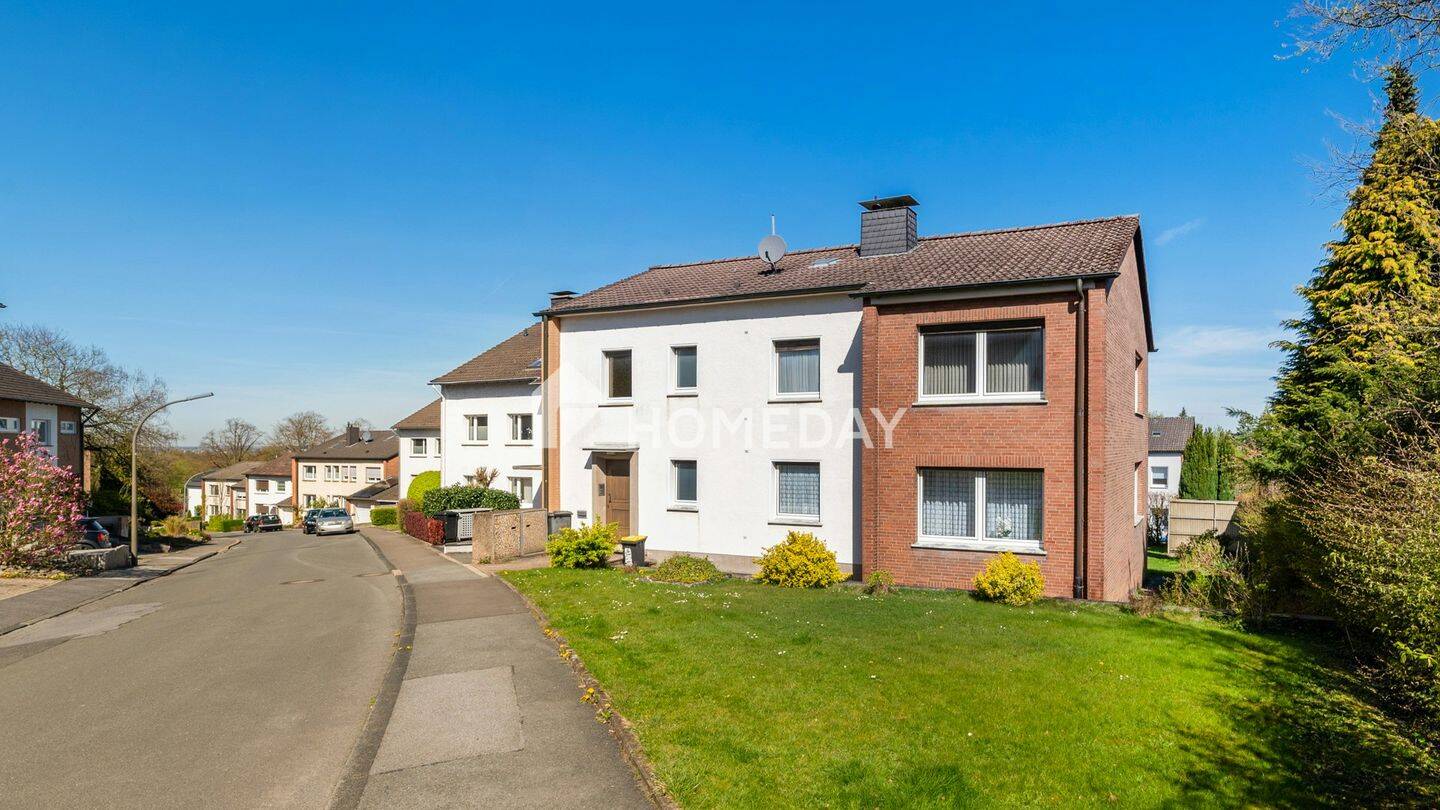 Thumbnail-Haus zum ETW-Preis: Zweifamilienhaus mit Wohnrecht im OG - EG sofort verfügbar mit großem Garten