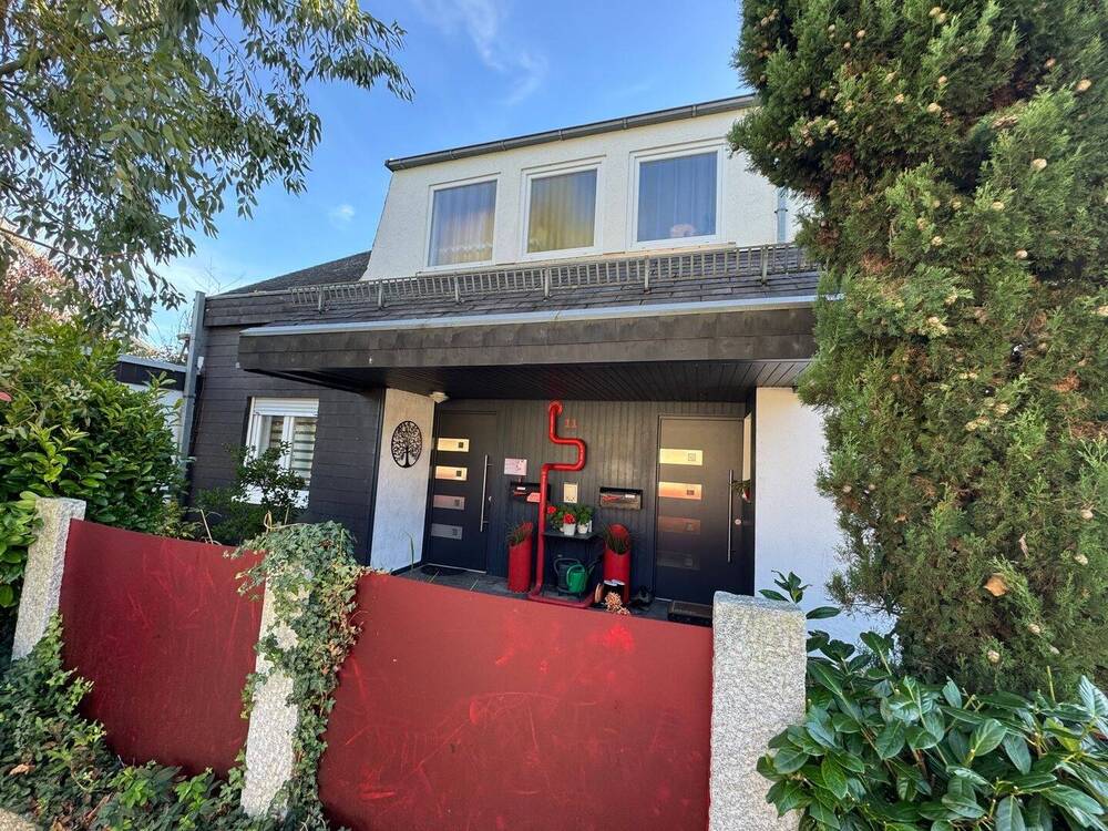 Thumbnail-Architekten Einfamilienhaus mit Pool & Sauna und Garten sowie Einliegerwohnung