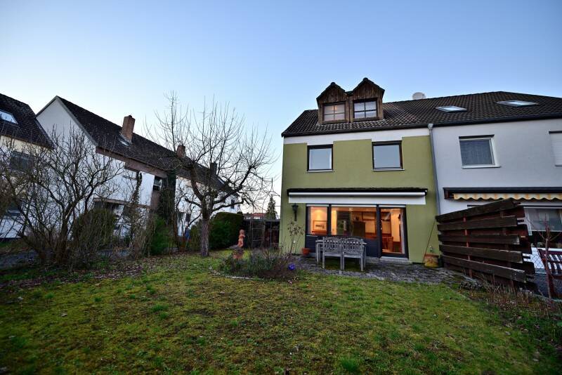Thumbnail-Familienfreundliche Doppelhaushälfte mit ausgebautem Dachstudio und Garage