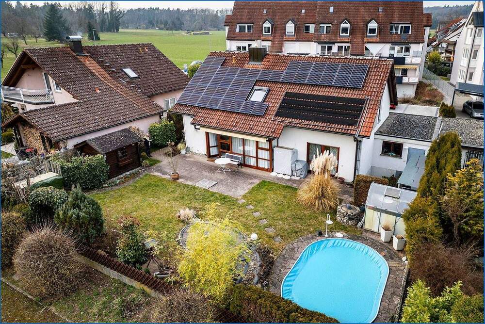 Thumbnail-Bezugsfreies 1- Familienhaus in Radolfzell-Böhringen in herrlicher ruhiger Lage mit Pool und Garage.