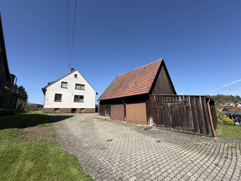 Thumbnail-Sehr gepflegtes, älteres 2 Familienhaus mit Garagen und Schuppenanbau in Randlage Kreßberg