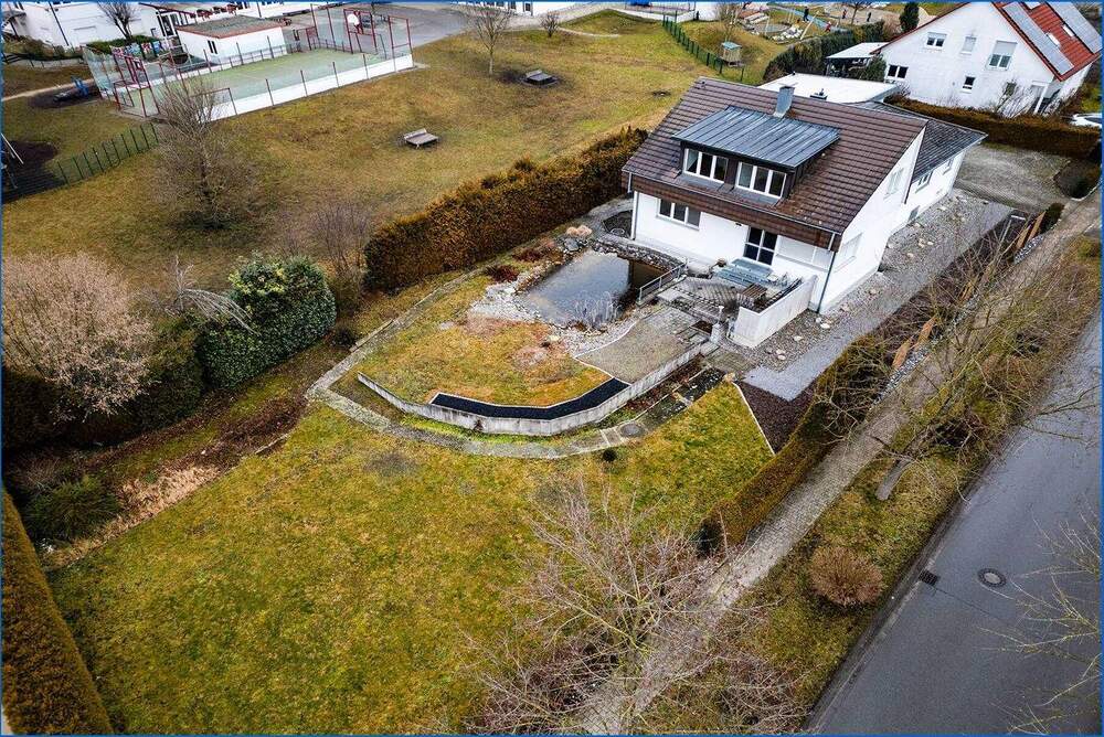 Thumbnail-Nenzingen: Großz., attrakt. Einfamilienhaus m. groß. Garten (1480 qm), inkl. separatem Baugrundstück