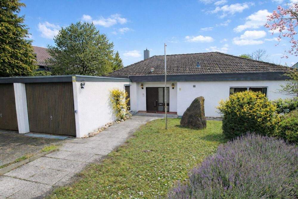 Thumbnail-Wohnen im Grünen: Winkelbungalow mit Einliegerwohnung in Mühlacker-Dürrmenz