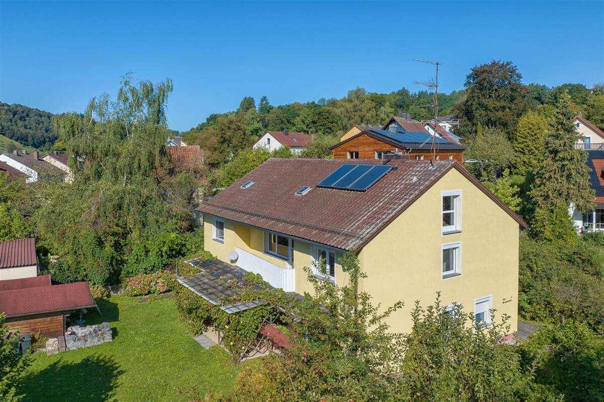 Thumbnail-Großzügiges Zweifamilienhaus auf schönem Grundstück mit genügend Platz für Ihre Ideen