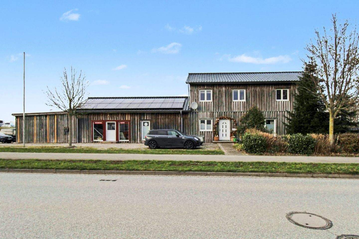 Thumbnail-Exklusive Gewerbe- und Wohnimmobilie in Kappeln: Wohnen und Arbeiten in Perfektion