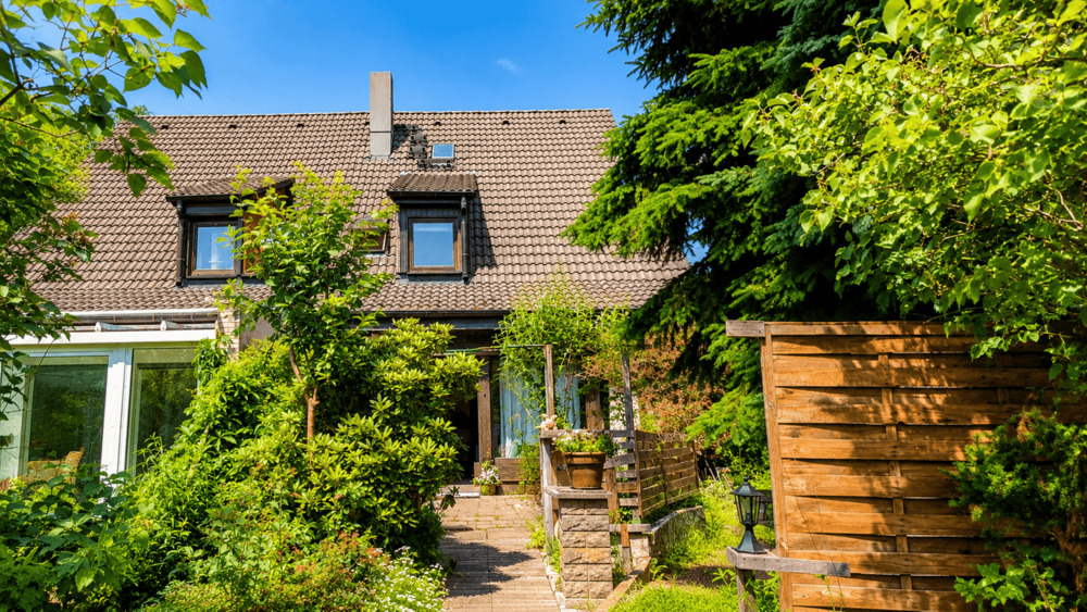 Thumbnail-Familienhaus mit Kamin, Rosengarten und Potenzial auf 500 m² Grundstück