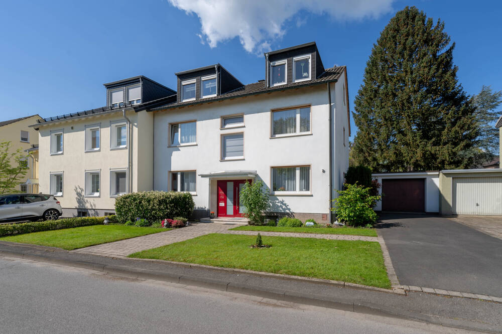 Thumbnail-Dreifamilienhaus mit herrlichem Garten in ruhiger Lage Für Investoren und Selbstnutzer geeignet