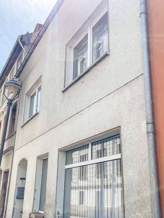 Thumbnail-Top Lage: Zentral und dennoch ruhig – Einfamilienhaus mit Einliegerwohnung, Balkon & Innenhof