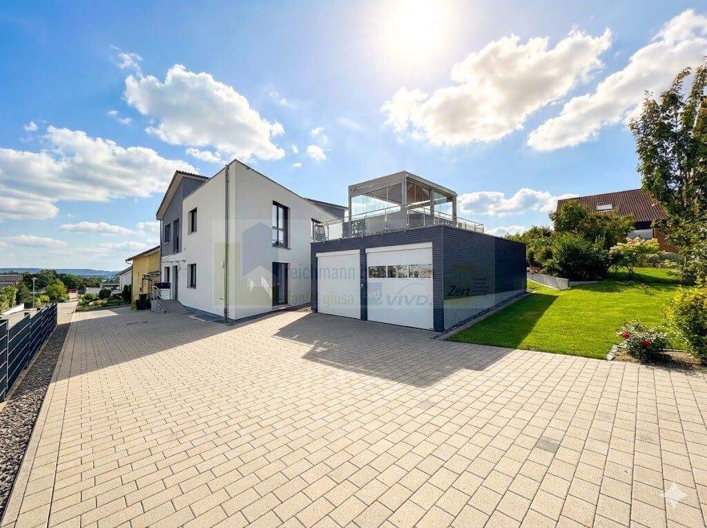 Thumbnail-Premium wohnen in Donaueschingen: Junge 5-Zimmer-Komfortwohnung mit Garten, Garage und Stellplatz im energieeffizienten Zweifamilienhaus