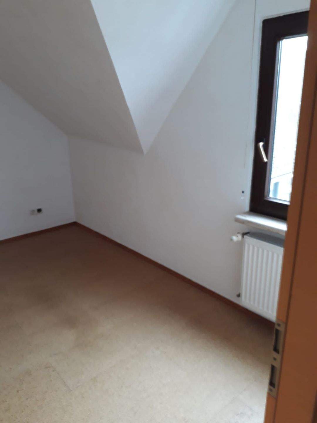 Thumbnail-gemütliche DG-Wohnung zu vermieten