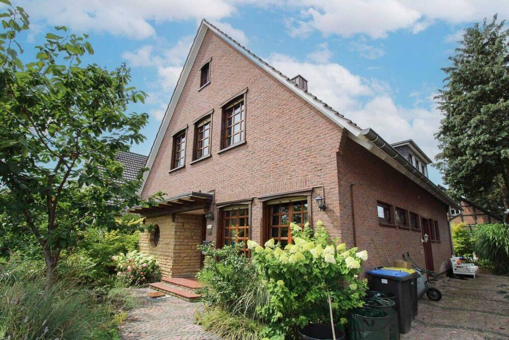 Thumbnail-Handwerker aufgepasst! Großes Einfamilienhaus mit Nebengebäude und 800 m² Grundstück