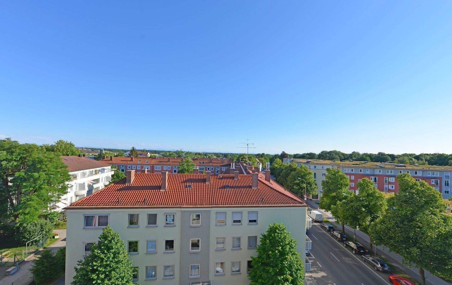 Thumbnail-direkt am Pasinger Stadtpark: Urgemütliche 2-3-Zimmer-Altbauwohnung mit Kachelofen, begehbarem Kleiderschrank und tollem Blick