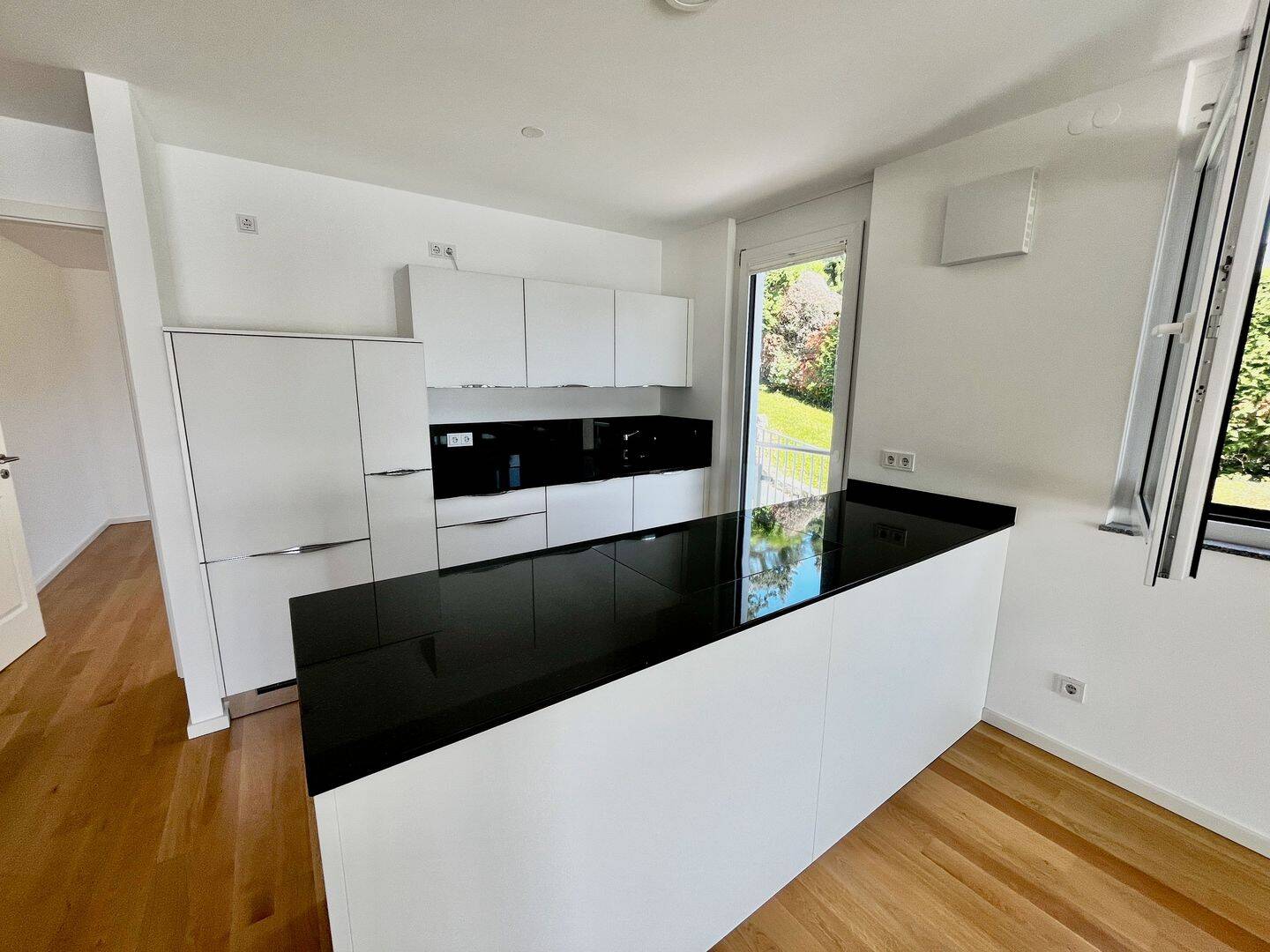 Thumbnail-Charmante neuwertige Wohnung mit sehr schöner Küche und großem Balkon