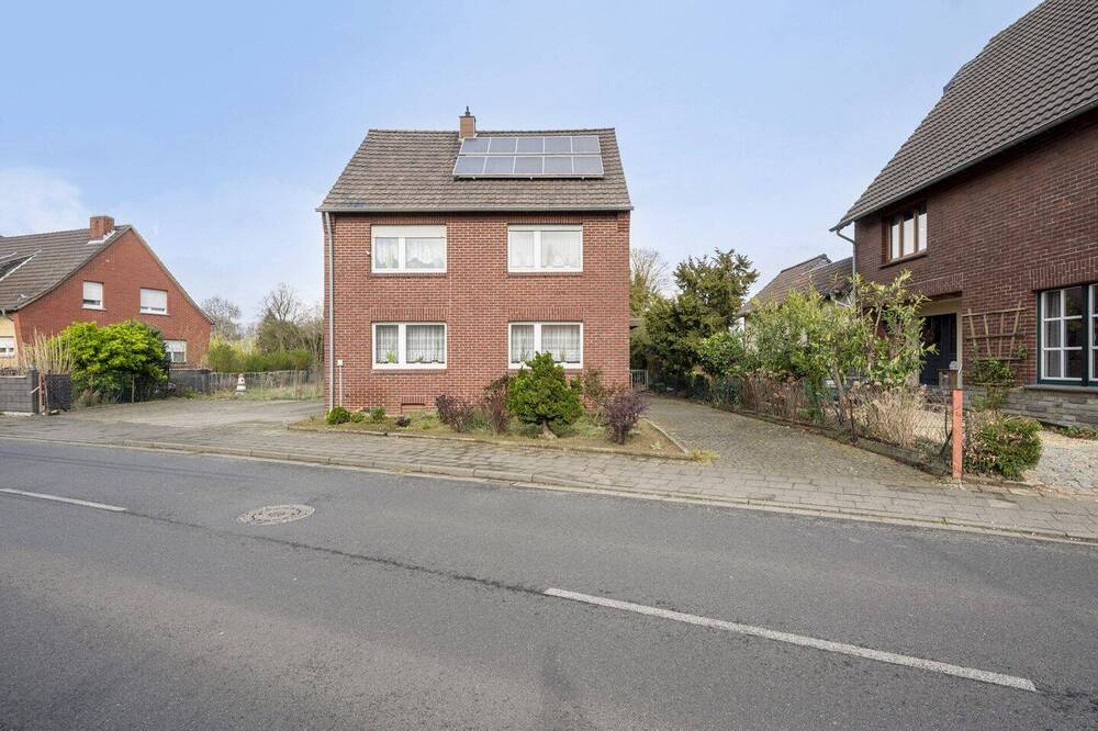 Thumbnail-Vielseitiges Zweifamilienhaus mit Wintergarten und großem Garten in Waldfeucht!