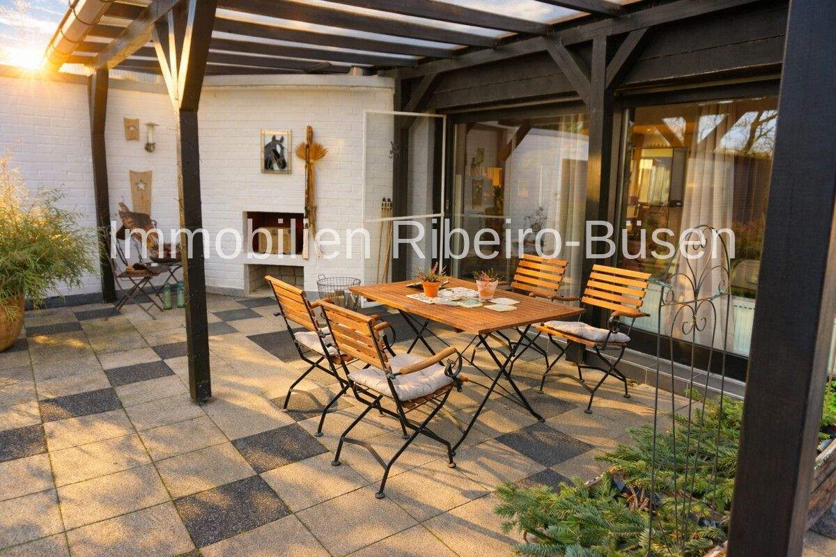 Thumbnail-Wohnen & Vermieten unter einem Dach - Gepflegtes Haus mit Einliegerwohnung, großem Garten und Kamin