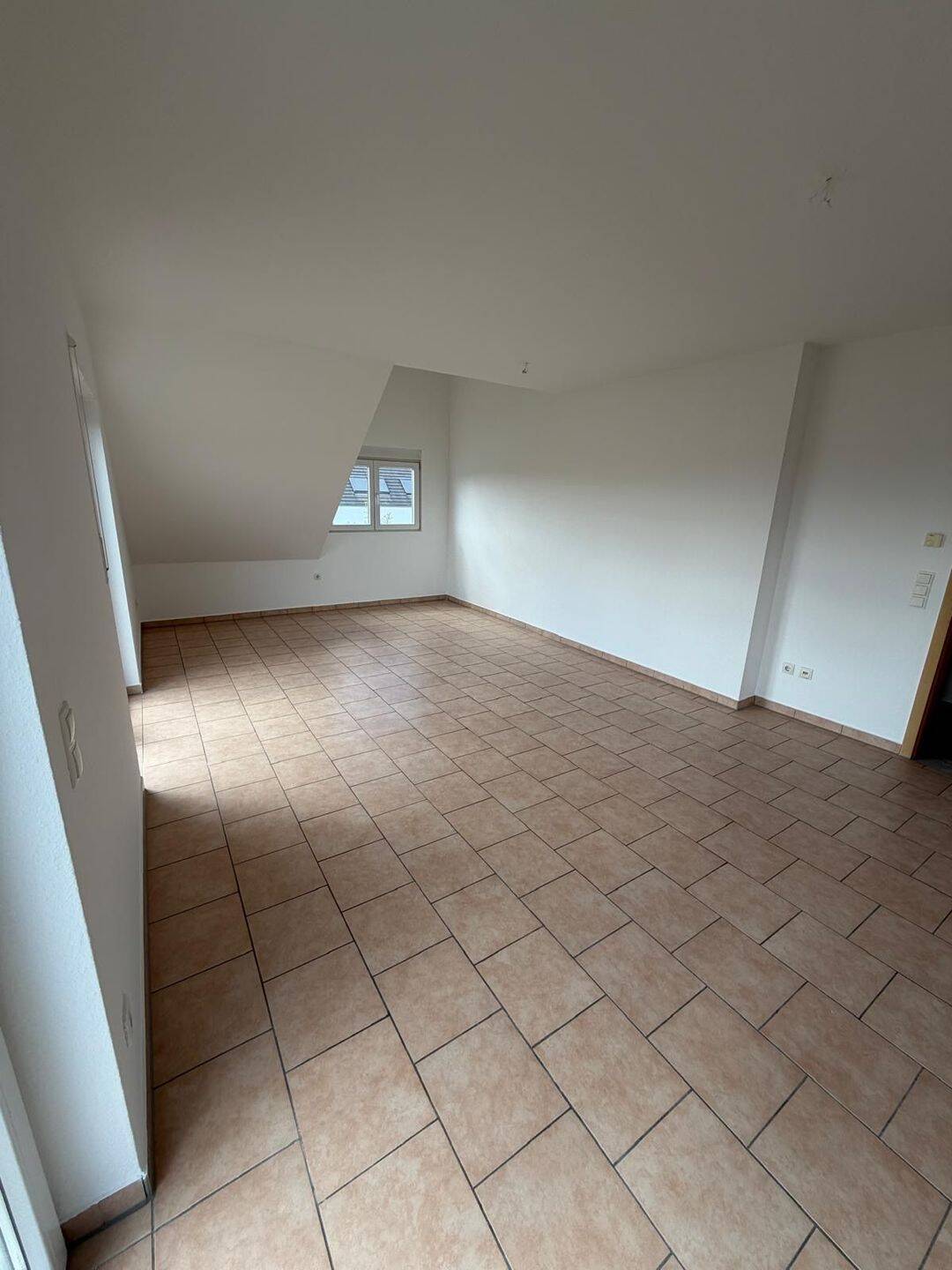 Thumbnail-schöne 2-Zimmer DG Wohnung mit Balkon in Seligenstadt